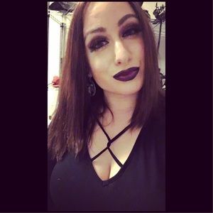 Meet your Posher, Caitlin